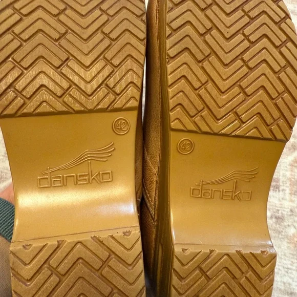 Dansko Professional Clog 
Honey Distressed - Picture 10 of 12